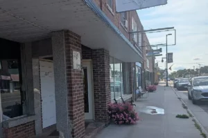 Exterior view of Hidden Beauty Studio in downtown Isle